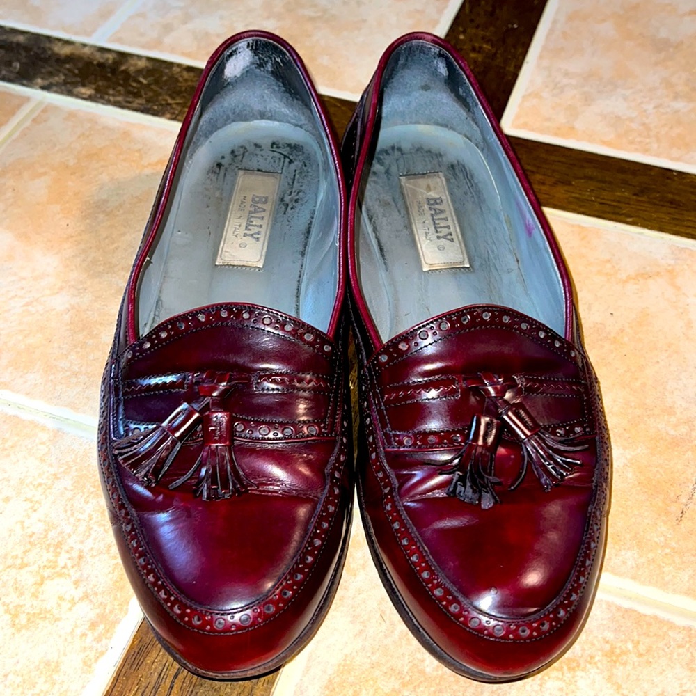 Men’s Bally Loafers dress shoes red almond toe slip on low top tasseled size 9 D